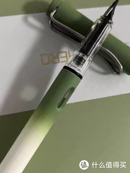 青草绿渐变色钢笔,中学生必备的文具
